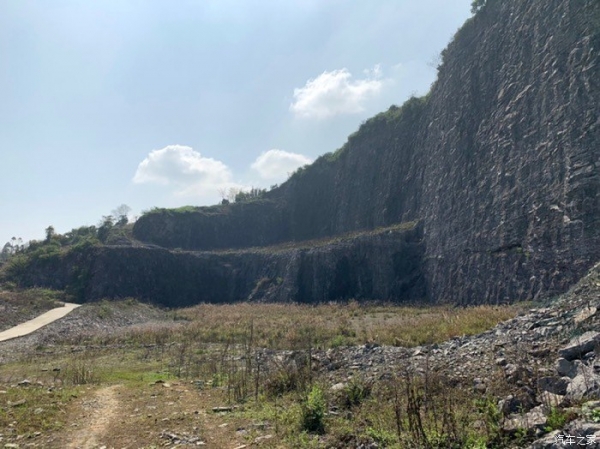 隆安縣丁當(dāng)鎮(zhèn)岜局在山采石場150萬t/a擴建項目